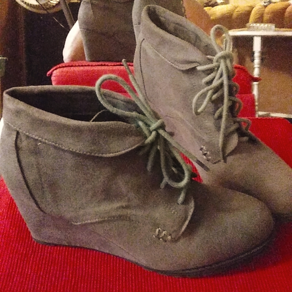 Gray lace up booties (NWOT)